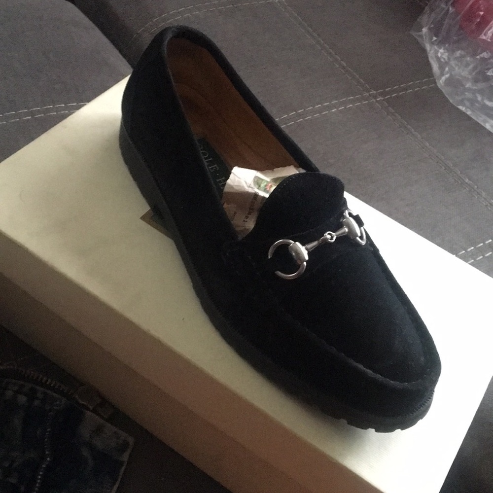 BARELY WORN COLE HAAN LOAFERS